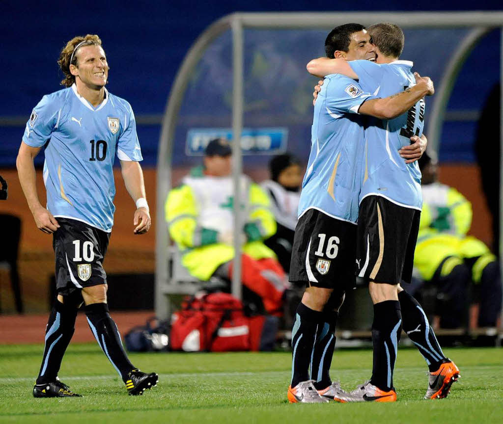 Uruguay besiegt Mexiko – aber beide Teams stehen im Achtelfinale.