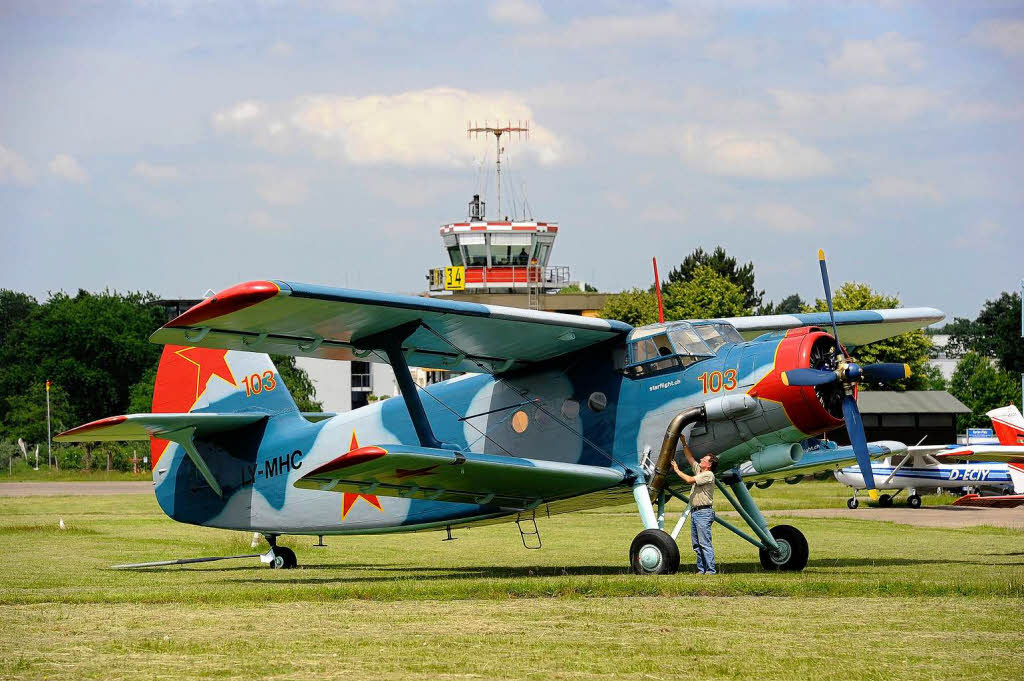 Die Antonov An-2R – eine imposante Erscheinung in Freiburg