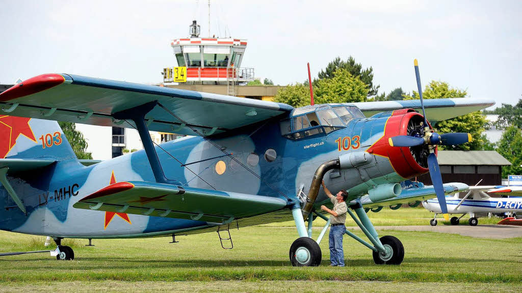 Die Antonov An-2R – eine imposante Erscheinung in Freiburg