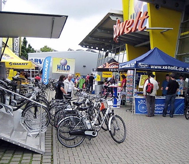Vor Ort: Showtruck  mit mehr als 50 E-Bike-Testrdern   | Foto: PR
