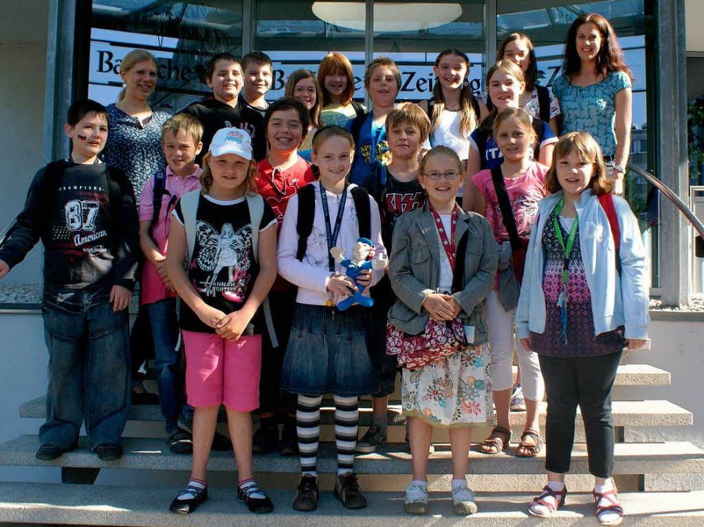 Die Klasse 4b der Julius-Leber-Schule mit ihrer Lehrerin Frau Sprauel Die Klasse 4b der Julius-Leber-Schule mit ihrer Lehrerin Frau Sprauel