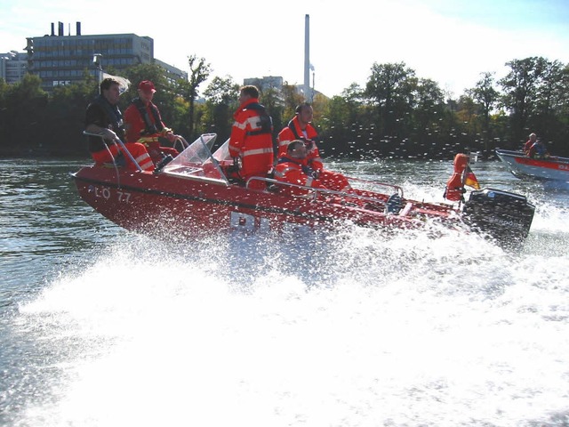 Rettungskrfte der DLRG suchten erfolglos den Rhein nach dem Mann ab.  | Foto: privat