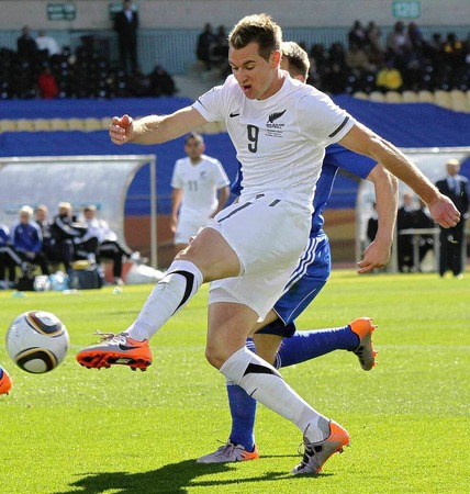 Die Neuseelnder nennen ihre Fuballnationalmannschaft auch die "All Whites". So viel dazu. (Im Bild: Shane Smeltz)