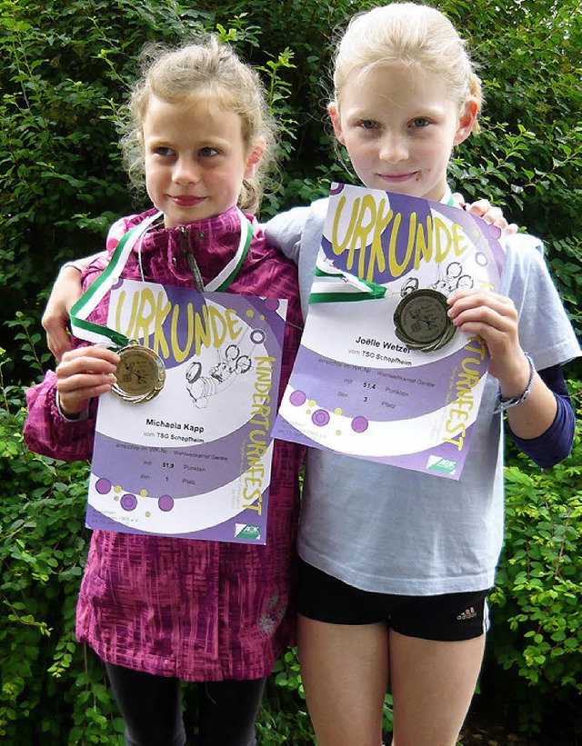 Die Turnfestsiegerin Michaela Kapp (9 ...platzierte Joelle Wetzel (10 Jahre ).   | Foto: Privat