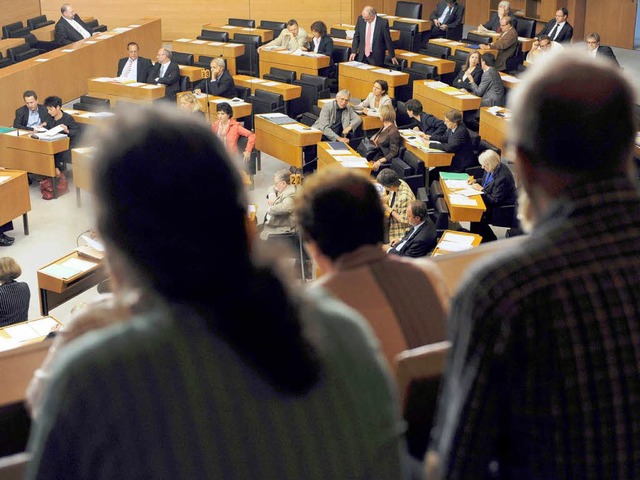 Die Personalausgaben  des Landes sollen begrenzt werden.  | Foto: dpa