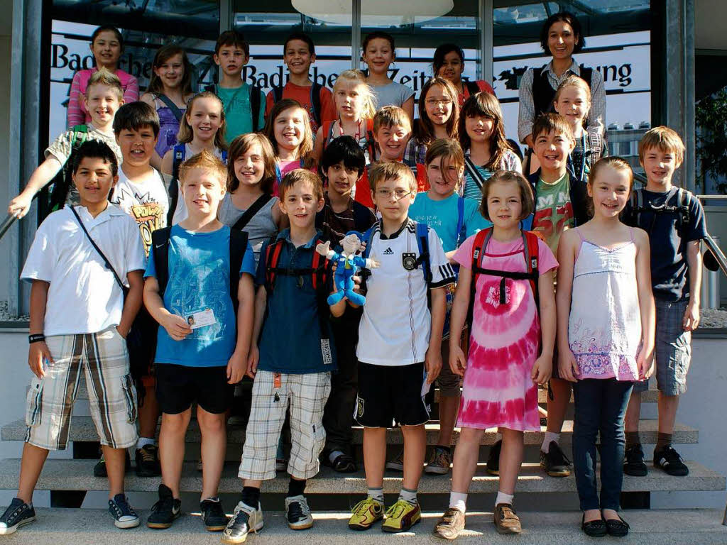 Die Klasse 4b der Clara-Grunwald-Schule mit ihrer Lehrerin Frau Bründer Die Klasse 4b der Clara-Grunwald-Schule mit ihrer Lehrerin Frau Bründer