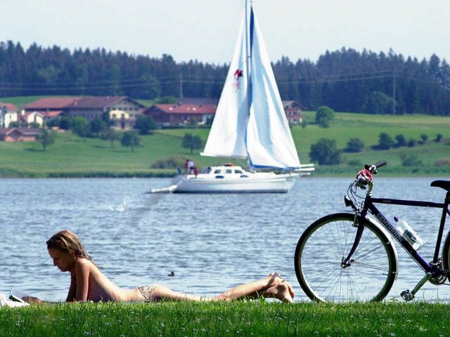 Erst lesen und dann ab ins Wasser  | Foto: Ken Liu