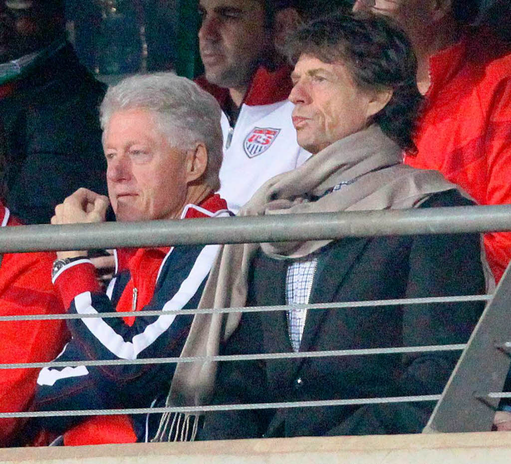 Der ehemalige US-Prsident Bill Clinton (r.) und die britische Rocklegende Mick Jagger (r.).