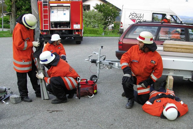 Die Feuerwehr bt fr das Leistungsabzeichen in Silber.   | Foto: Erika Dietrich