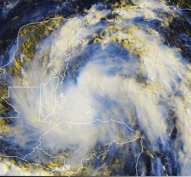 Das Satellitenbild zeigt den Tropensturm &#8222;Alex&#8220;.   | Foto: DPA