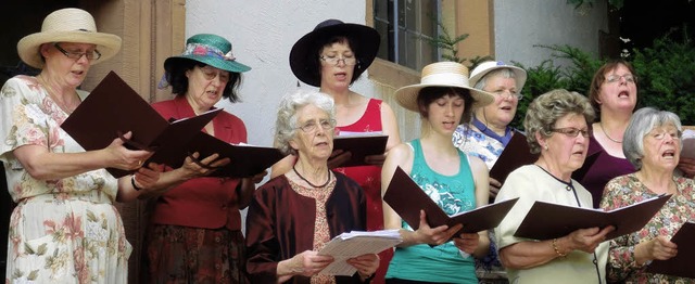Besangen den wunderbaren Sommerabend: der Chor der Steinener Kantorei.   | Foto: Silke Hartenstein