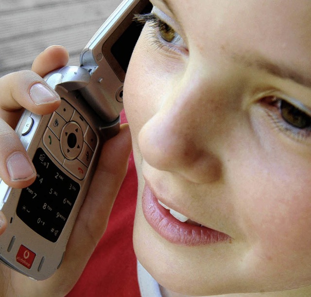 Mit modernen Handys lsst sich heute s... Kindern ein Mobiltelefon berlassen.   | Foto: ddp