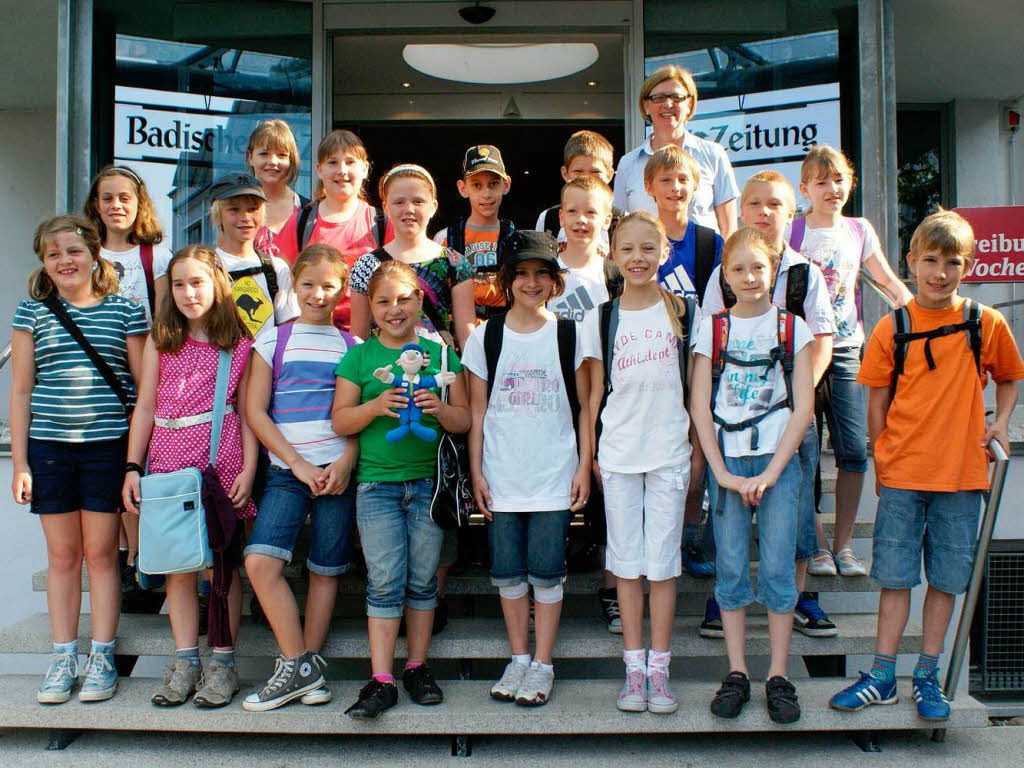 Die Klasse 4a der Neunlinden-Schule mit ihrer Lehrerin Frau Scheiwe Die Klasse 4a der Neunlinden-Schule mit ihrer Lehrerin Frau Scheiwe