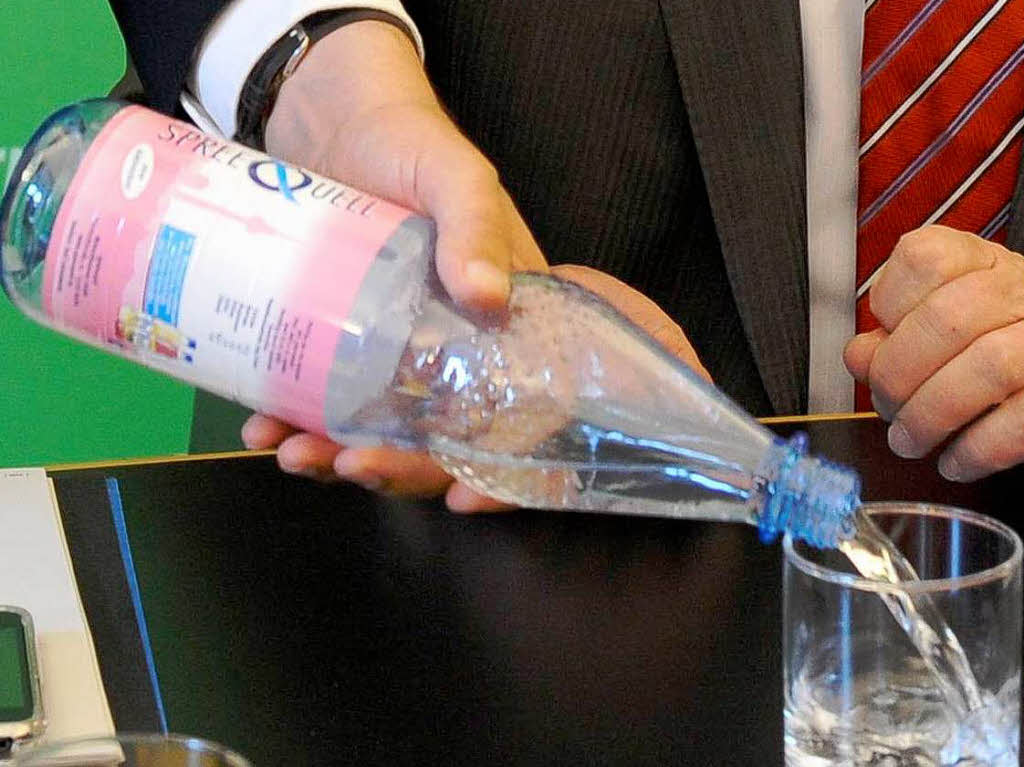 Eigentlich kein Luxus: Mineralwasser. Fr das khle Nass ist trotzdem die volle Mehrwertsteuer fllig.