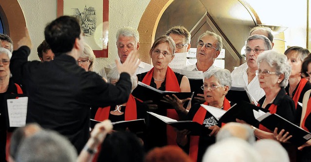 Konzentriert und aufmerksam: der Gemischte Chor Mahlberg bei seinem Konzert.   | Foto: Stefan Merkle