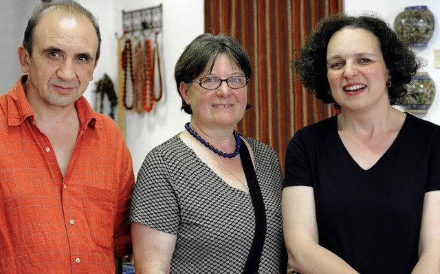 Auer Masoud Farhatyar engagieren sich... (Mitte) und Yvonne El Saman (rechts).  | Foto: Foto/Repro: Ingo Schneider