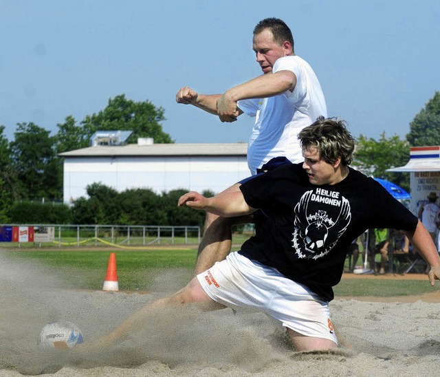 Ausgebremst &#8211; im Sand spielt der...r mit, wie von den Spielern erwnscht.  | Foto: Wolfgang knstle