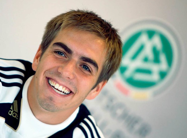 Der neue Leitwolf der deutschen Nation...orgnge Michael Ballack: Philipp Lahm.  | Foto: dpa