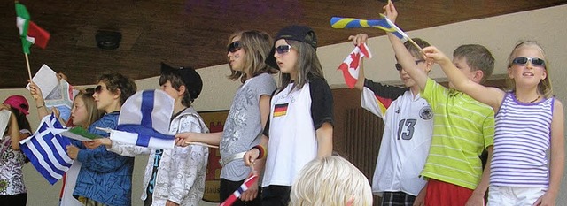 Die Zuschauer mussten am Schulfest err... welche Flagge zu welchem Land gehrt.  | Foto: Christiane sahli