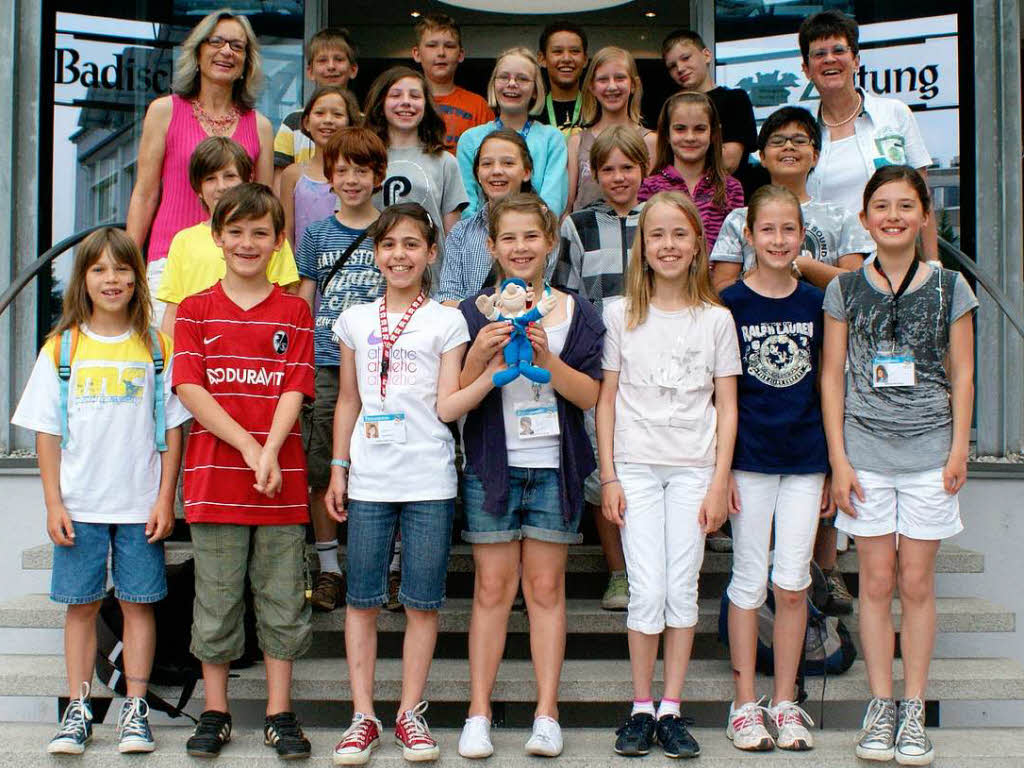 Die Klasse 4b der Reinhold-Schneider-GHS mit ihren Lehrerinnen Frau Brantner und Frau Krieg Die Klasse 4b der Reinhold-Schneider-GHS mit ihren Lehrerinnen Frau Brantner und Frau Krieg