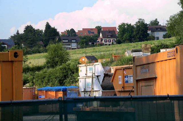 Ihr Betriebsgelnde in Richtung Winden...mchte das Recyclingunternehmen Bareg.  | Foto: Gerhard Walser