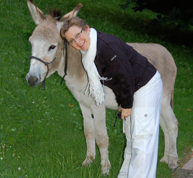 Eigensinnig ist er, aber doch zum Herzen: Esel Charly   | Foto: Sigrid Umiger