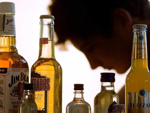 Alkohol auf ffentlichen Pltzen &#821...en regt sich seit lngerem Widerstand.  | Foto: dpa