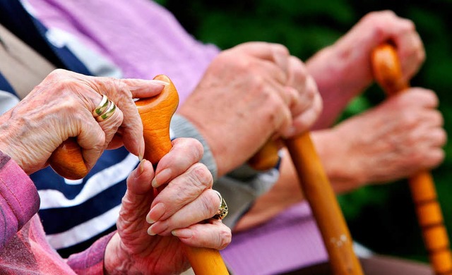 Die rund 20 Millionen Rentner werden s...ten bleiben auf dem bisherigen Niveau.  | Foto: dpa