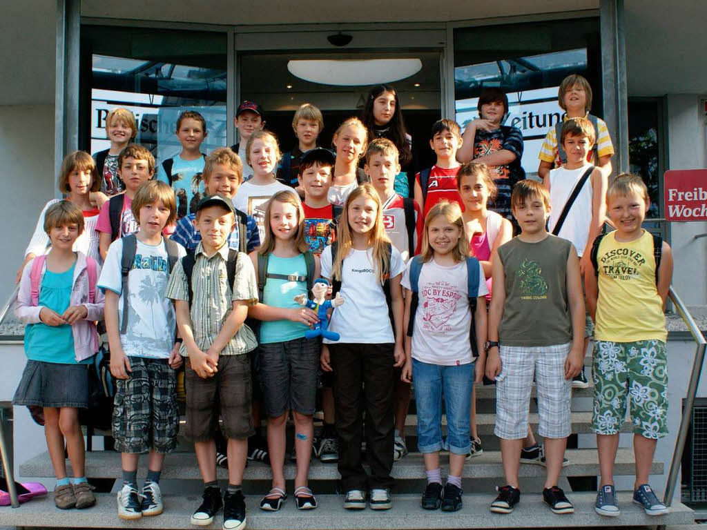 Die Klasse 4b der Michael-Friedrich-Wild GS mit ihrer Lehrerin Frau Graf Die Klasse 4b der Michael-Friedrich-Wild GS mit ihrer Lehrerin Frau Graf