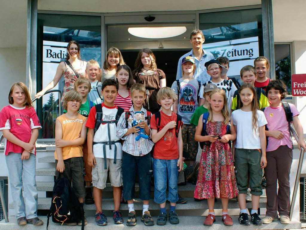 Die Klasse 1-4 der KinderLernHauses mit ihren Begleitern Frau Dieterle und Herr Fröhlich Die Klasse 1-4 der KinderLernHauses mit ihren Begleitern Frau Dieterle und Herr Fröhlich