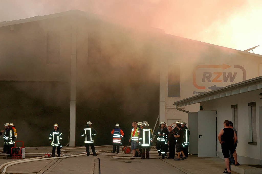 Feuer im Recyclingzentrum Wiesental