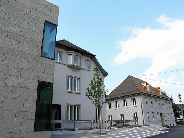 Der Neu- und Umbau von Rathaus und Br...en Tr und einem Dorffest eingeweiht.   | Foto: Frank Leonhardt
