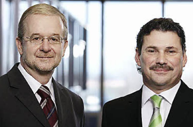 Geschftsfhrer Michael Hfele (rechts) und sein Stellvertreter Jrgen Ernst.   | Foto: Abrechnungszentrum