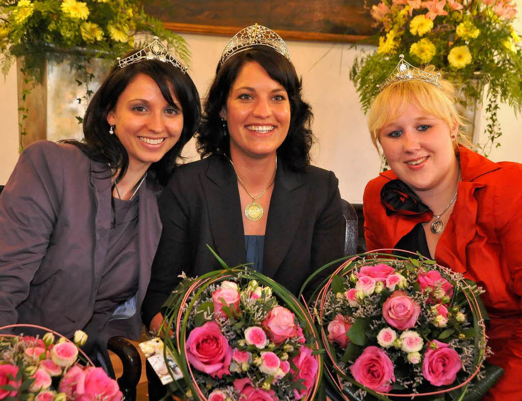 Die neuen Hoheiten: Marion Meyer (M) ist Knigin, Rebecca Gut (l.) und Sarah Kappler (r.) sind Prinzessinnen.