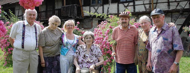 Regelrecht aufgeblht sind die Seniore... Rosengarten des Altweiler Schlssli.   | Foto: Frey