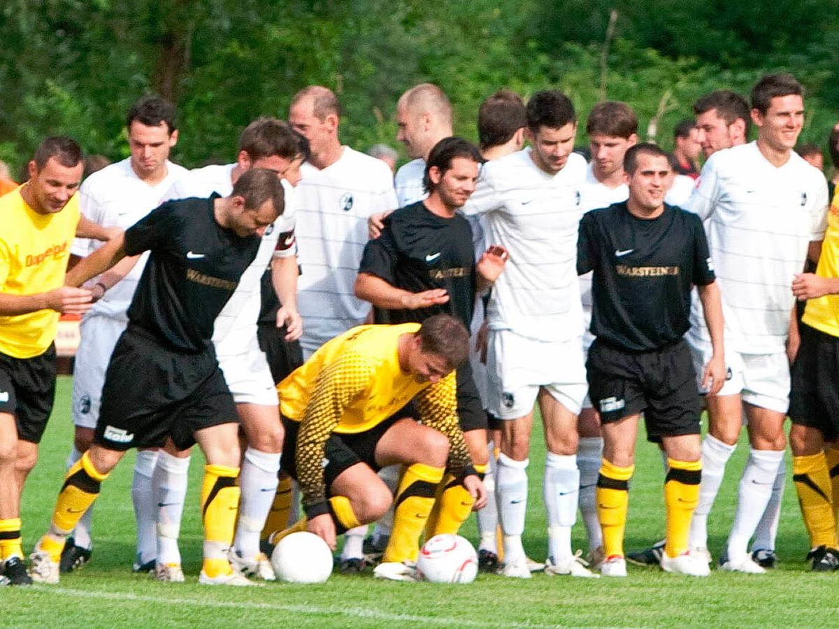 Der SC Freiburg schlgt eine Regionalauswahl in Kenzingen mit 10:0.