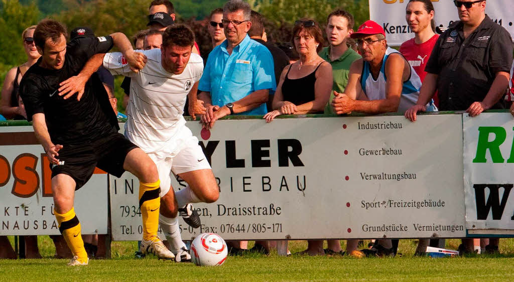 Der SC Freiburg schlgt eine Regionalauswahl in Kenzingen mit 10:0.