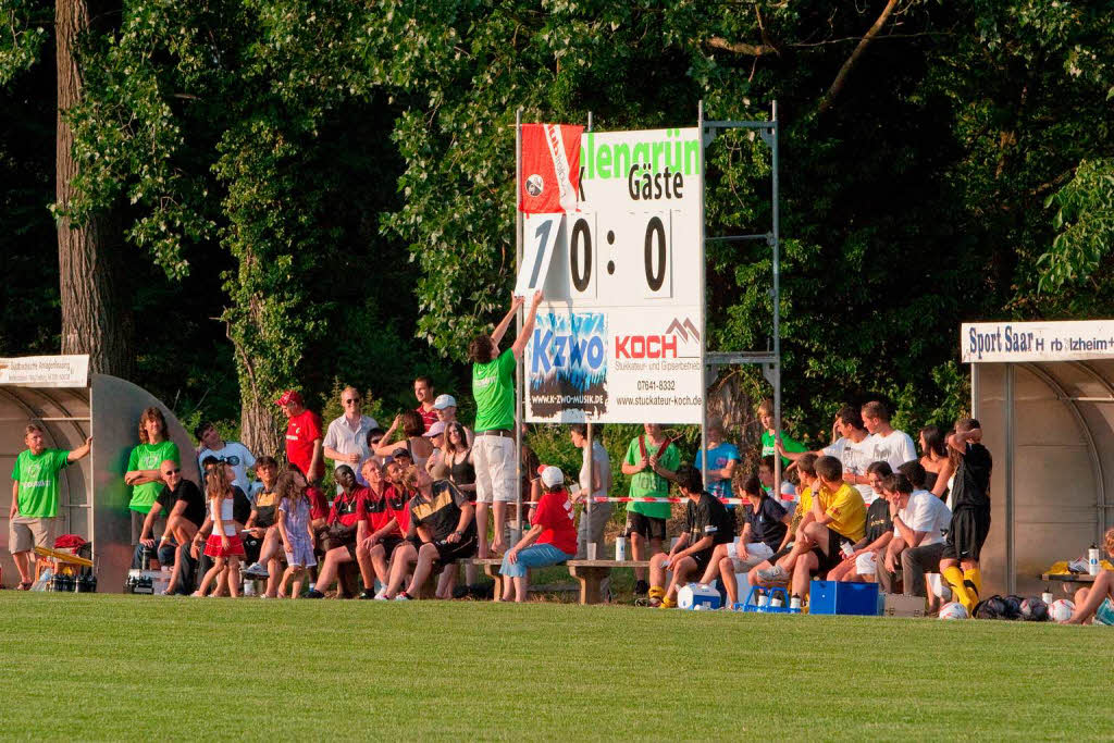 Der SC Freiburg schlgt eine Regionalauswahl in Kenzingen mit 10:0.