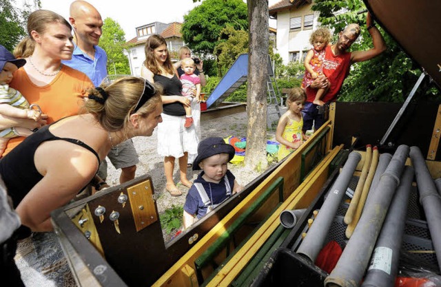 Da schau her: Auf dem Spielplatz Murte...trae gibt es jetzt eine Spielekiste.   | Foto: Ingo Schneider