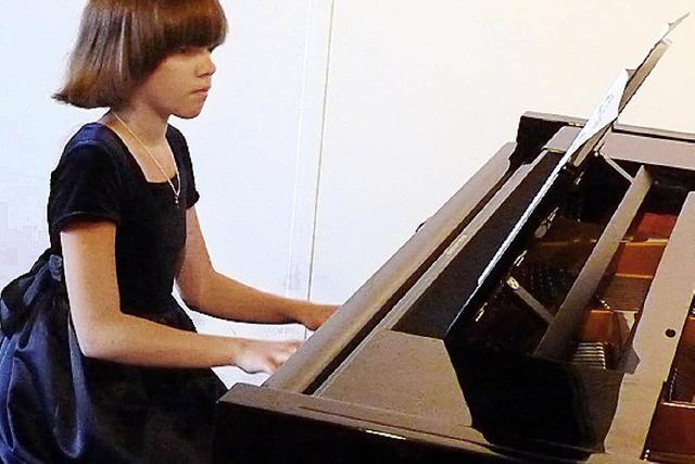 Junge Pianistin begeistert mit ihrem Können