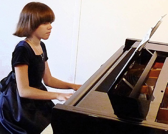 Die 14-jhrige Pianistin Anastasia Sok...egeisterte in der Endinger Kornhalle.   | Foto: Hlter-Hassler