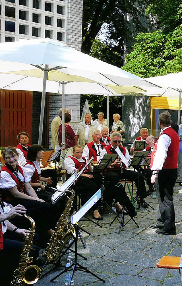 Die Trachtenkapelle Badenweiler umrahmte am Sonntag das Festprogramm.   | Foto: Privat