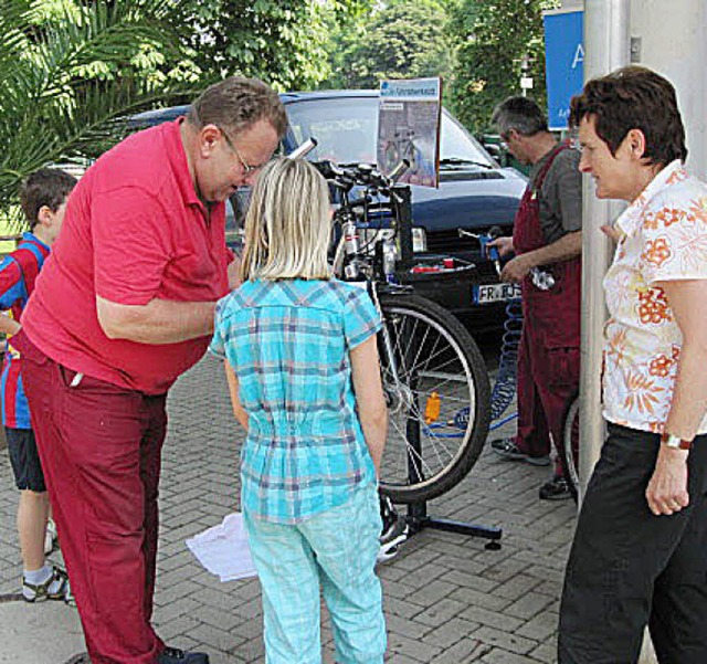Wer an seinem Rad ein Problem hatte, d...rde von der IG-Velo schnell geholfen.   | Foto: Privat