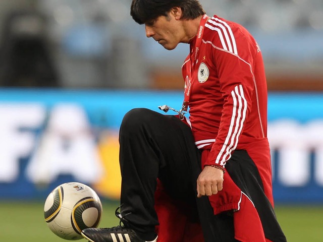 Hat klare Vorstellungen: Bundestrainer Joachim Lw.  | Foto: dpa