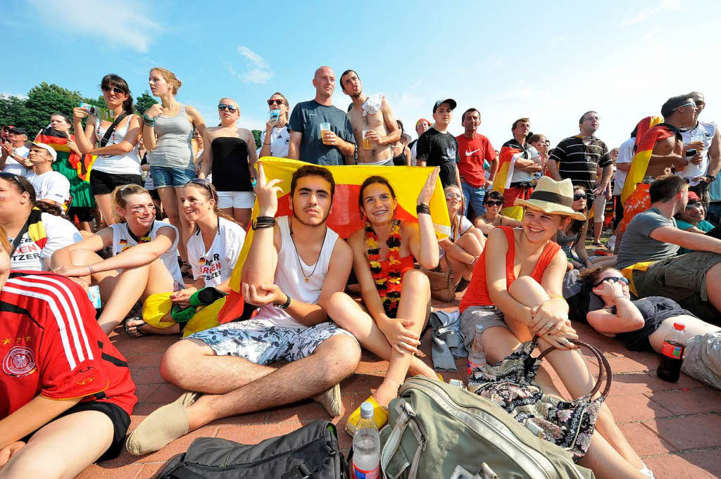 Halbfinale, wir kommen: Fans in Freiburg