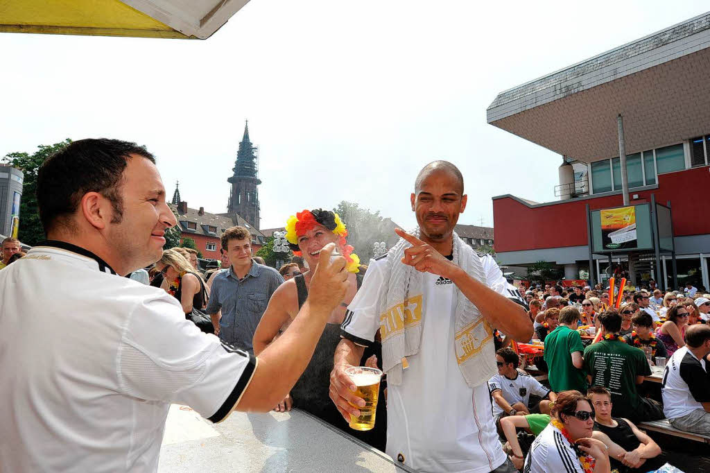 Halbfinale, wir kommen: Fans in Freiburg