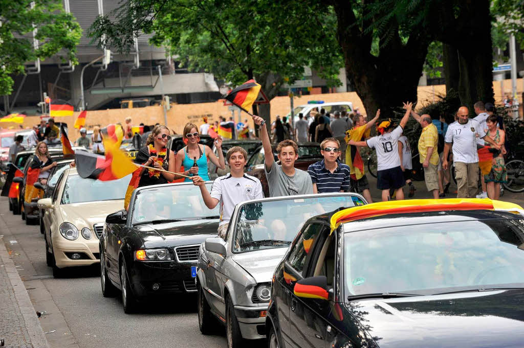 Halbfinale, wir kommen: Fans in Freiburg