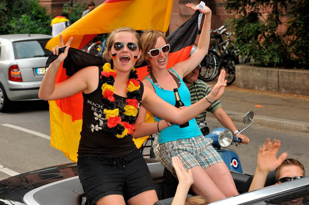 Halbfinale, wir kommen: Fans in Freiburg