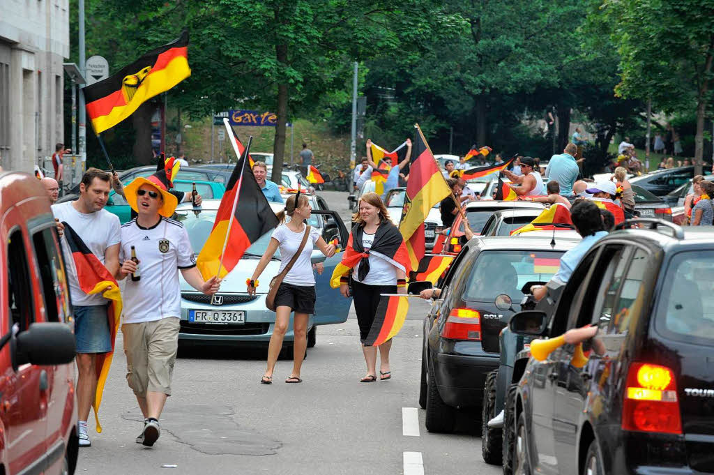 Halbfinale, wir kommen: Fans in Freiburg