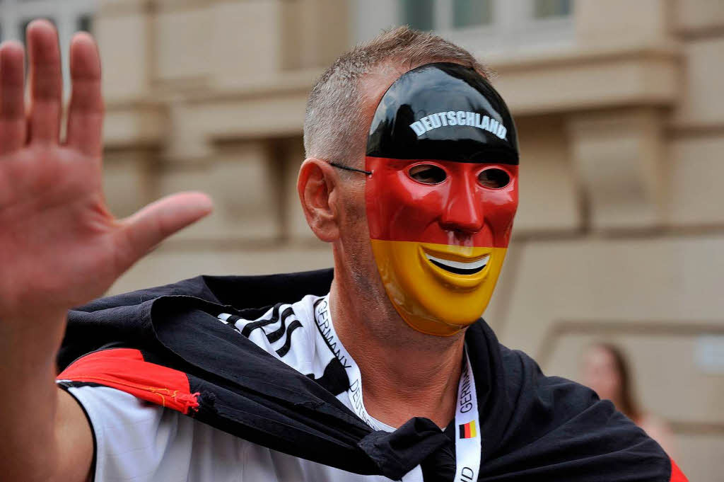 Halbfinale, wir kommen: Fans in Freiburg